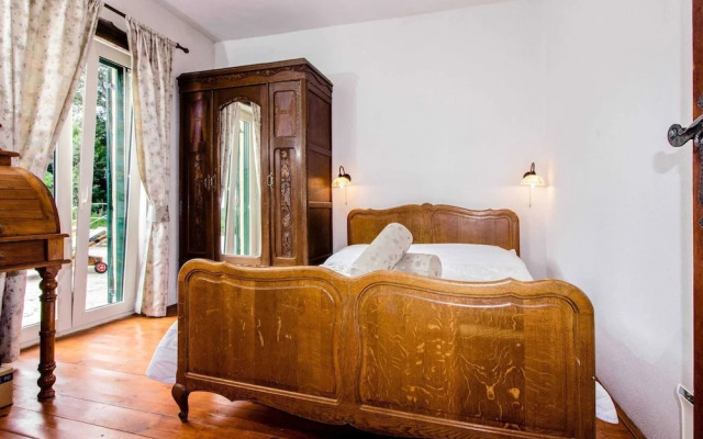 Authentic Dalmatian Hillside Escape With Pool, Sauna & BBQ