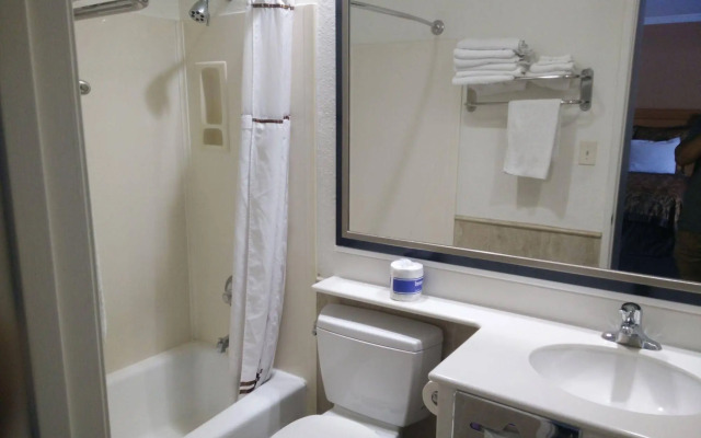 Anaheim Islander Inn and Suites