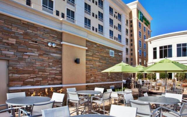 Holiday Inn Hotel & Suites Dalton