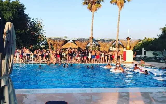 Black Amber Boutique Hotel