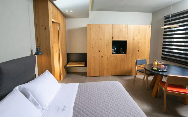 Marquise Suites - Adults Only