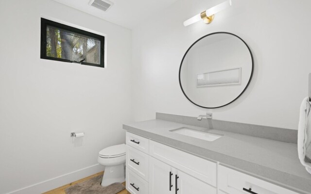 Enc831 4 Bedroom Home by Redawning