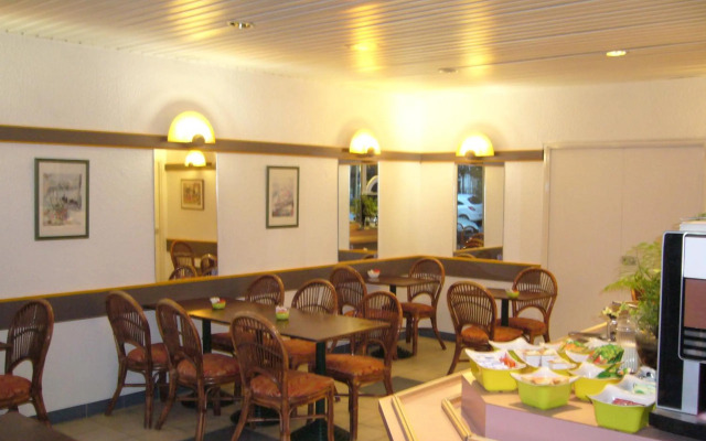 EGG HOTEL - HOTEL LES GENS DE MER Dieppe