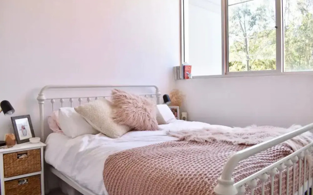 Bright and Open 2 Bedroom Bondi Flat