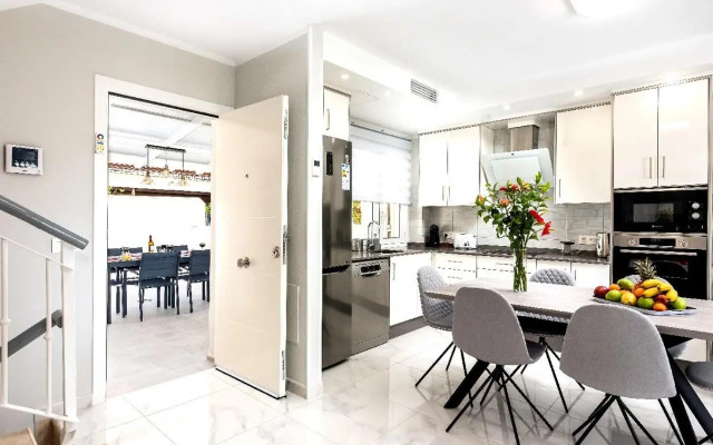 Modern 4 bedroom villa in Costa Adeje
