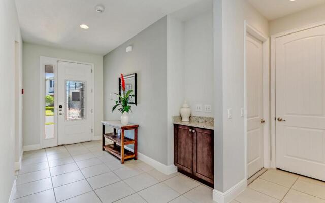 8 Bedroom Vacation Home with Pool 2114