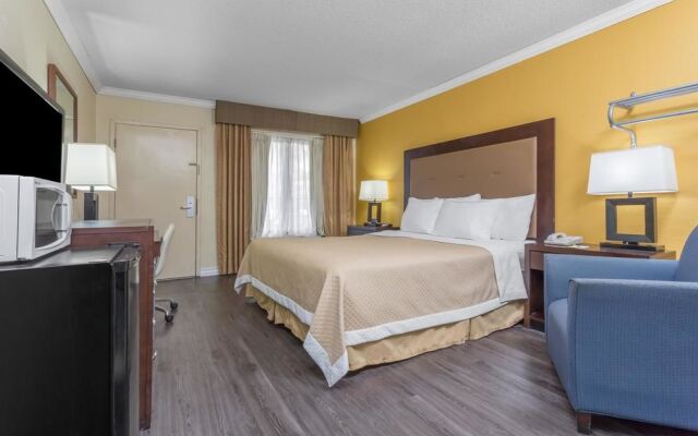 Days Inn Pensacola - Historic Downtown