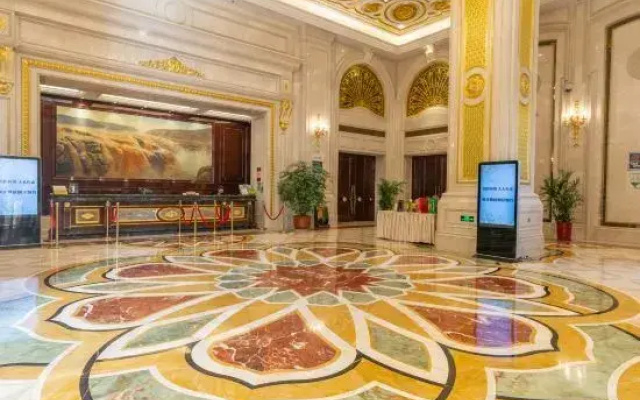 Huanghe Grand Hotel