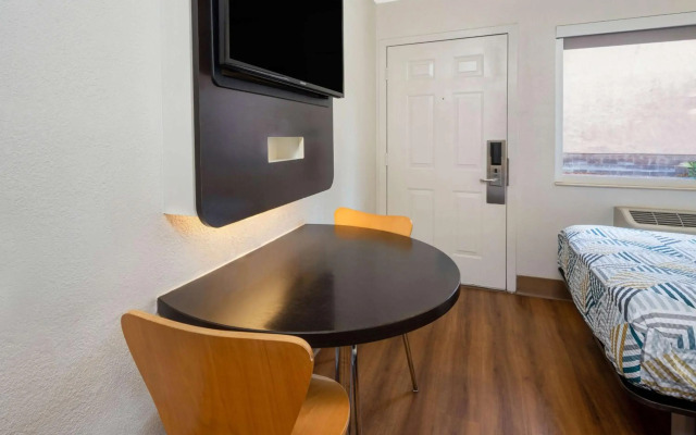 Motel 6 Santa Barbara, CA - State Street