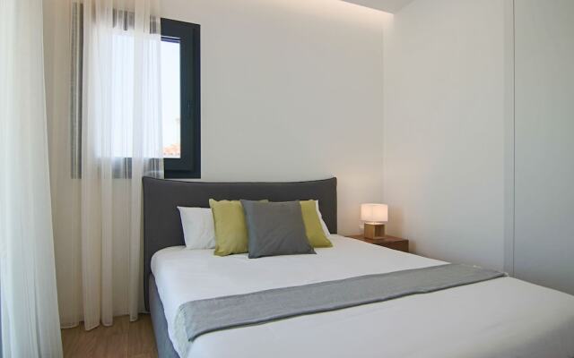 Phaedrus Living: Sea View Anna Residence 302
