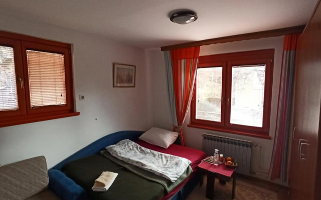 Cosy room with a bathroom
