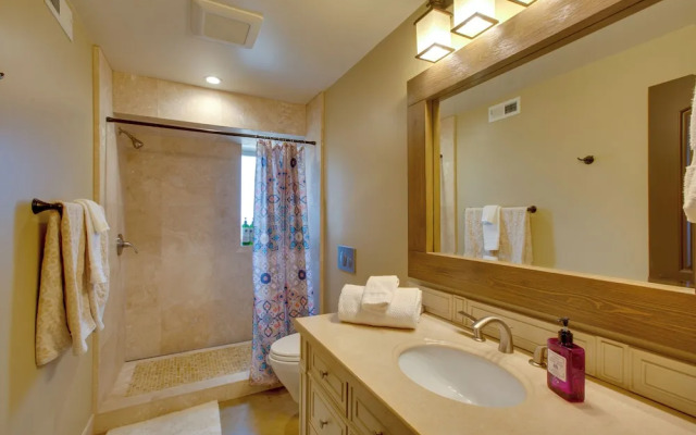 Lovely Belmont Apartment w/ Stunning Views!