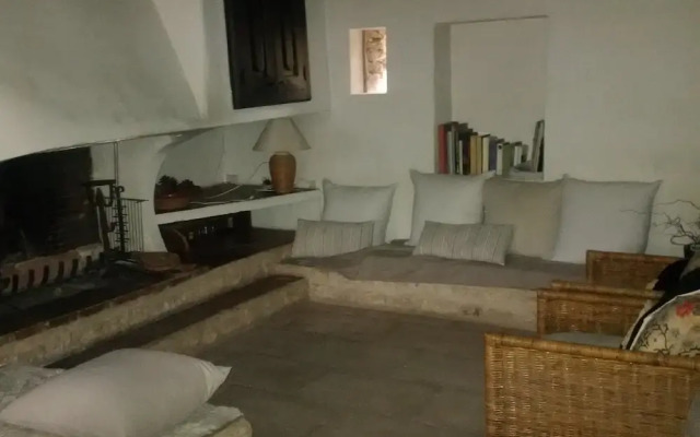 Studio in Bonnieux, With Enclosed Garden