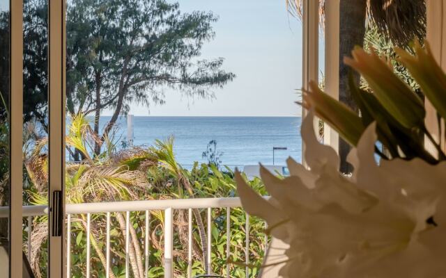Resort-Style Apartment Opposite Beach