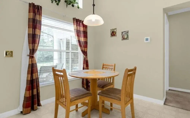 1061 Lake Berkley 4 Bed With Pool