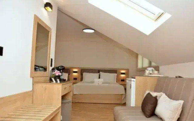 Denis Studios And Apartments