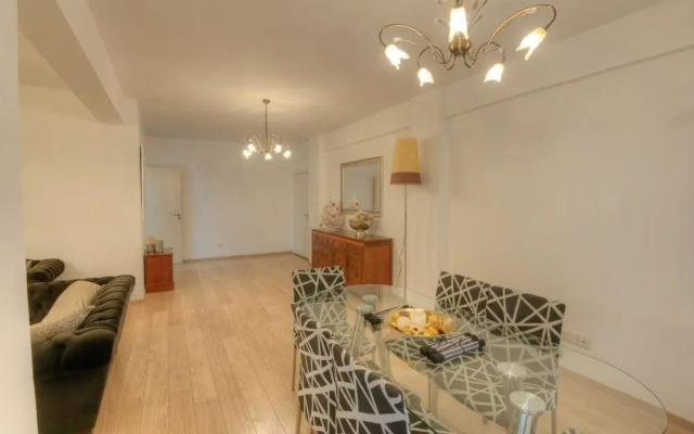 Dasoudi Luxury Beachfront Apartment