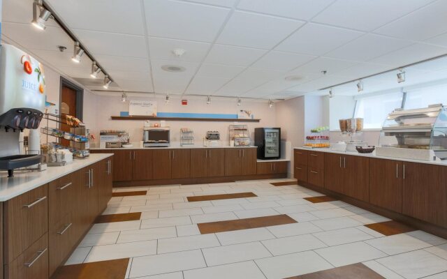 Holiday Inn Express Milwaukee-West Medical Center by IHG