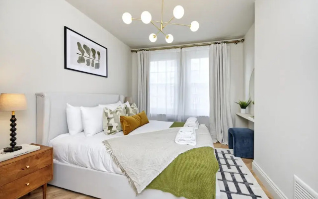 Uptown Chic Near Regent s Park by Underthedoormat