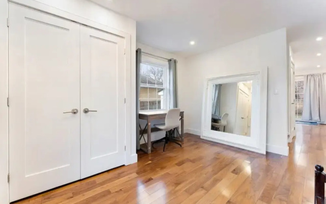 Spacious 2bdrm Home in Burlington