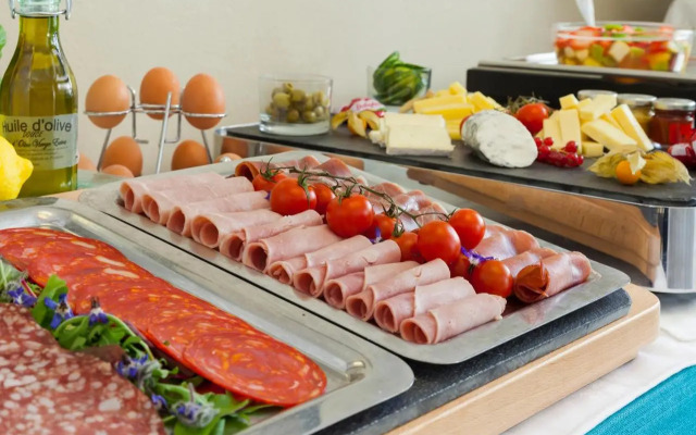 Park and Suites Prestige Cannes Croisette Hotel