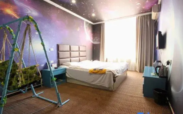 Xingping Yihai Hotel