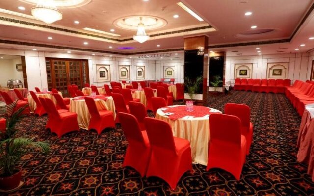 Hotel Meraden Grand