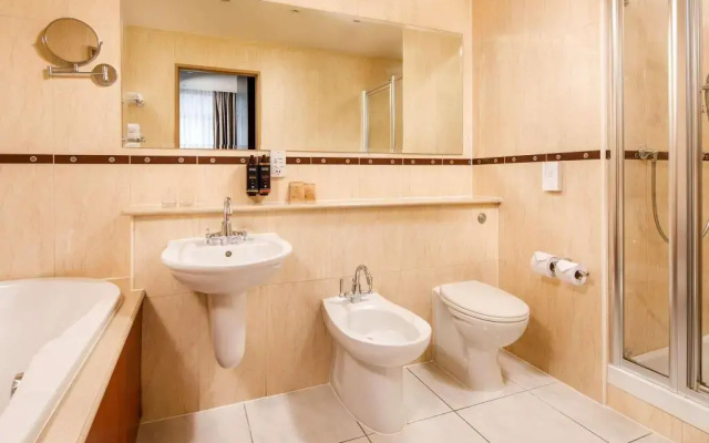 The Luxury Central Cardiff Signature Hotel By Belvilla