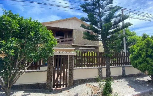Casa térrea a 2 min da praia dos anjos