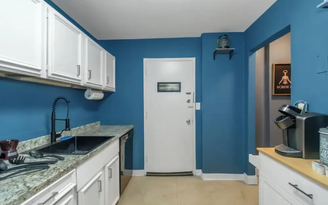 Lux 2BR Condo w/ King Beds DTWN