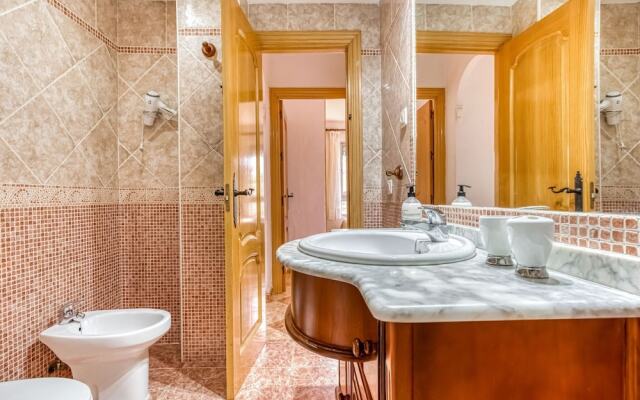 Elegant Holiday Home in Málaga near Sea