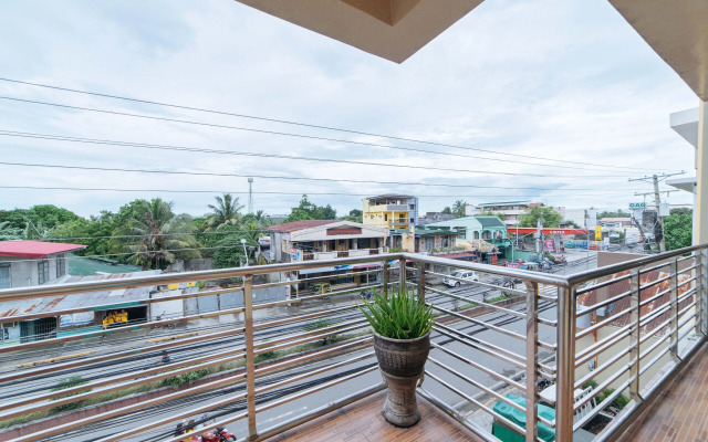 RedDoorz near Golden Sarok Shrine