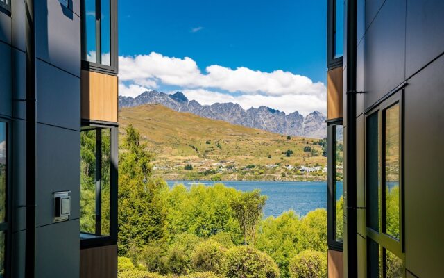 Lovely 2 Bedroom Apartment With Indoor Fireplace