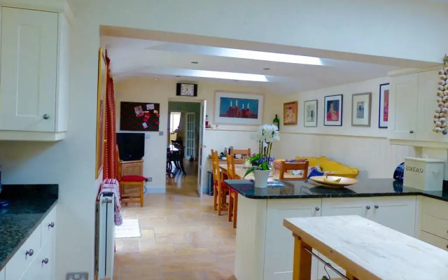 Veeve  Traditional 5 Bed House Orlando Road Clapham