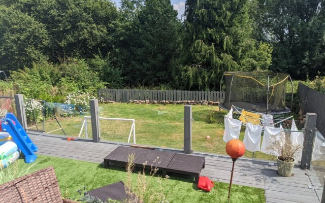 Beautiful Large 4-bed House, Close to Celtic Manor