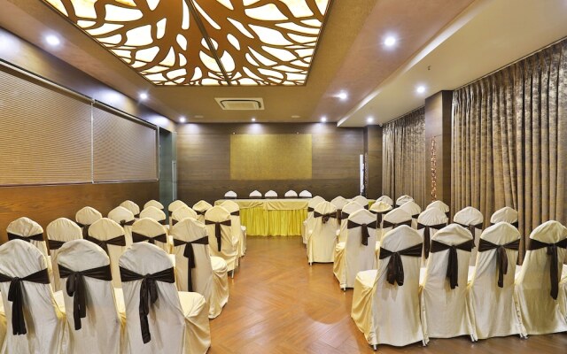 OYO 13253 The Grand Vinayak Hotel
