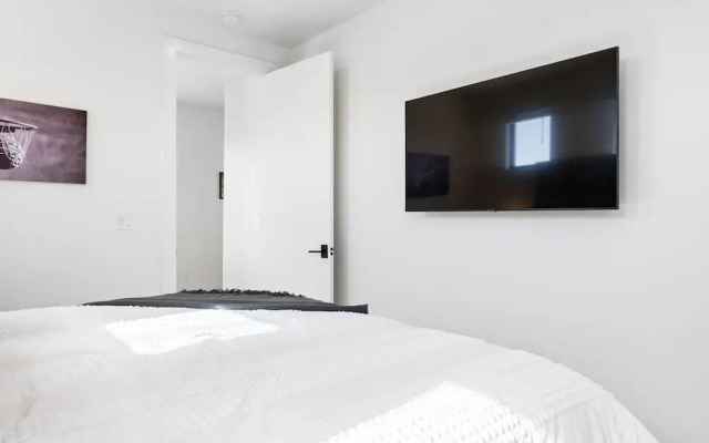 The Dugout 8 Bedroom Home