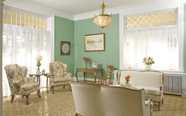 The Carriage House Inn Bed & Breakfast