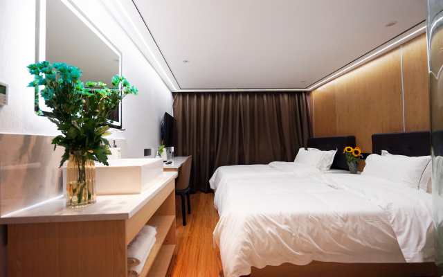 Qingmu Select Hotel (Shanghai Hongqiao Airport Longbai Xincun Subway Station)