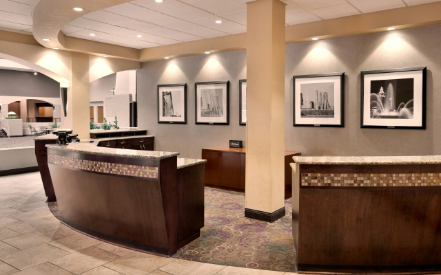 Embassy Suites by Hilton Kansas City International Airport