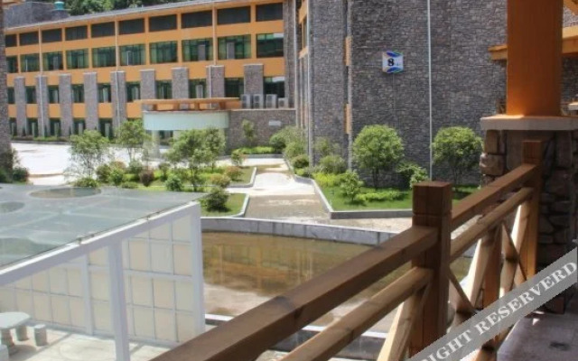 Wolong International Hotel