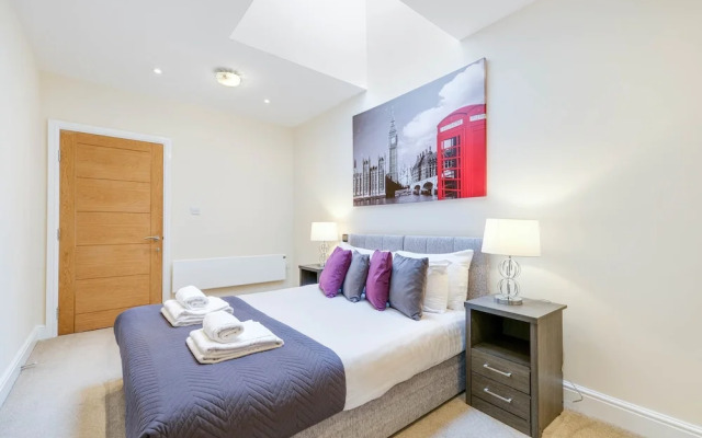 Luxury 3 Bedroom Apartment with Parking