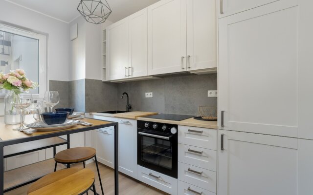 Stylish & Comfy Garbary Studio with Parking by Renters