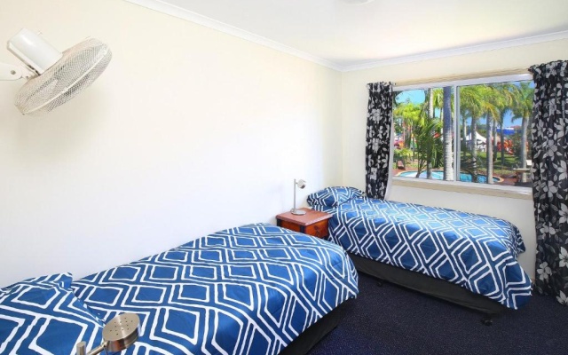 Resort Style - The Oasis Resort Villa 7, 2 Landsborough Pde – Guest Rooms – Golden Beach