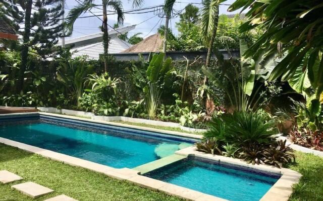 3 Bedroom Authentic Villa In Canggu