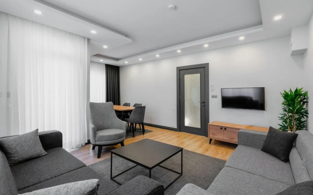 Stylish Flat w Balcony Near Lara Beach