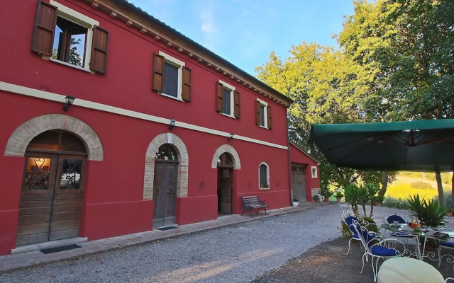 Holiday Home in Serrungarina Near the Lake