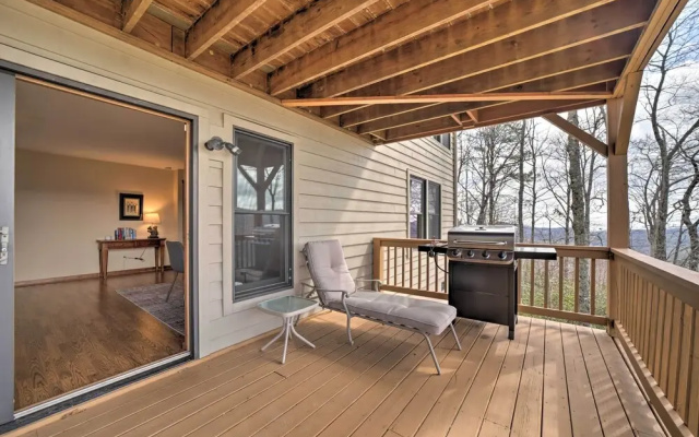 Sapphire Retreat w/ Views, Fire Pit, & Lake Access
