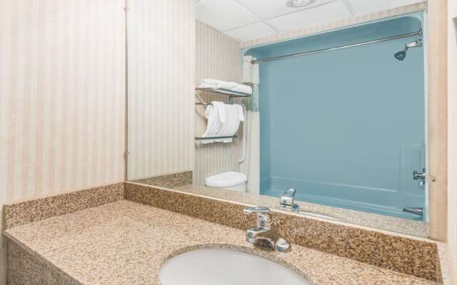 Howard Johnson by Wyndham Gillette