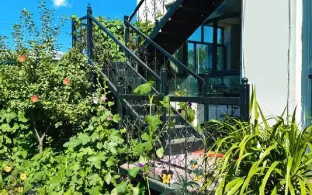 Nalati Lingfeng Homestay